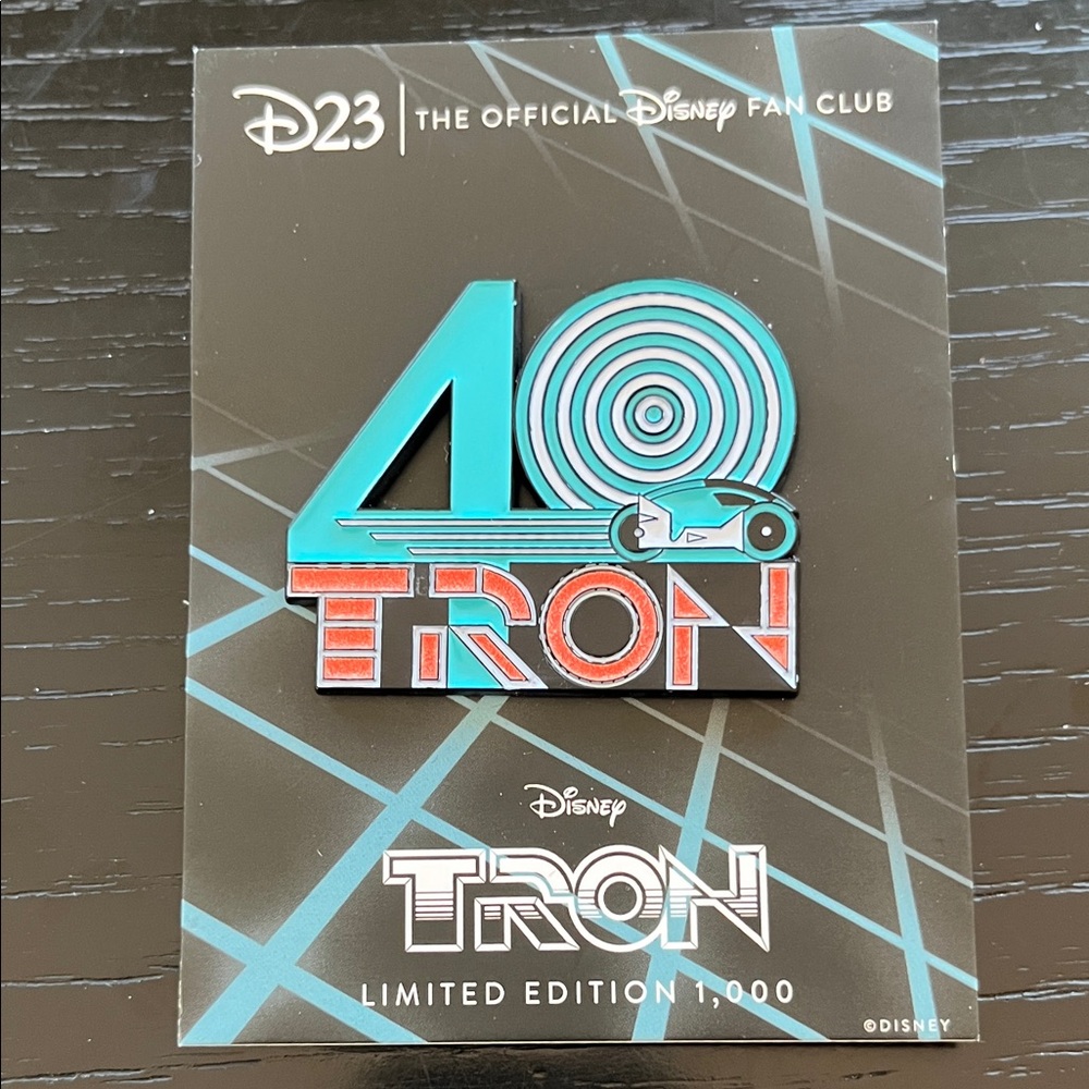 Disney D23 Exclusive Tron 40th Anniversary Limited Edition 1000 pin. (T-13)